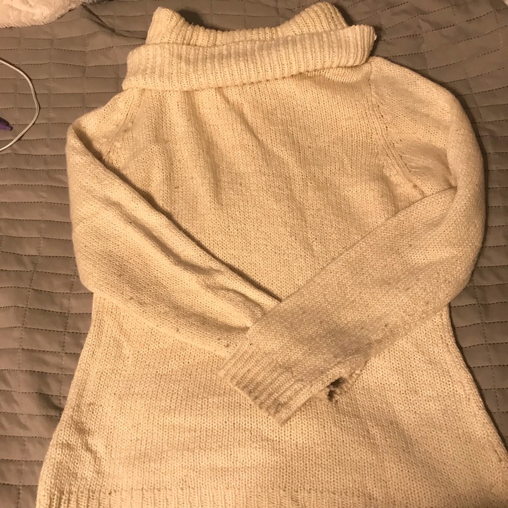 New York and company white turtle neck sweater